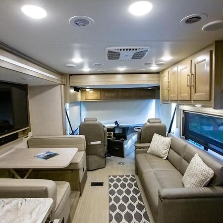 River Safaris, Stationary Class A Motorcoach, Old Homosassa Exteriér fotografie