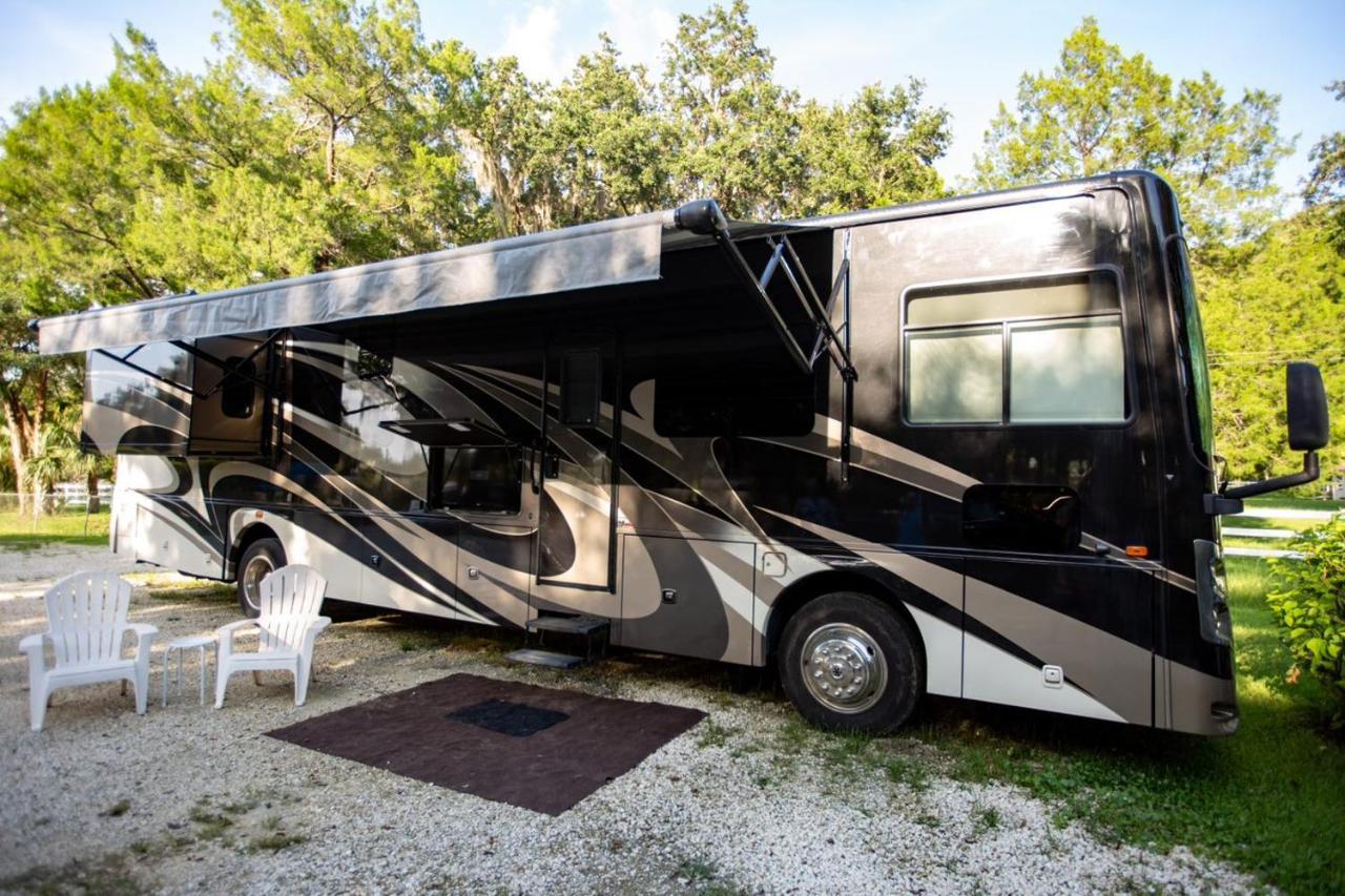 River Safaris, Stationary Class A Motorcoach, Old Homosassa Exteriér fotografie